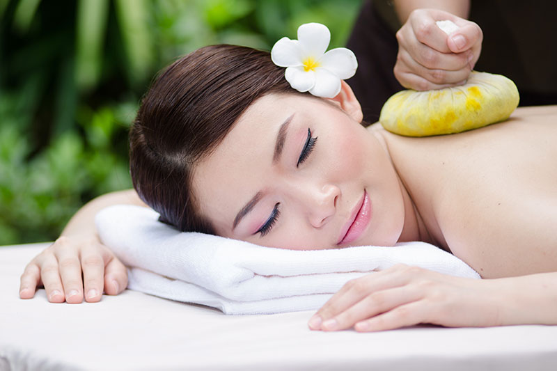 Thai Herbal Compress Therapy (Nuad Pracob)+ Foot Bath